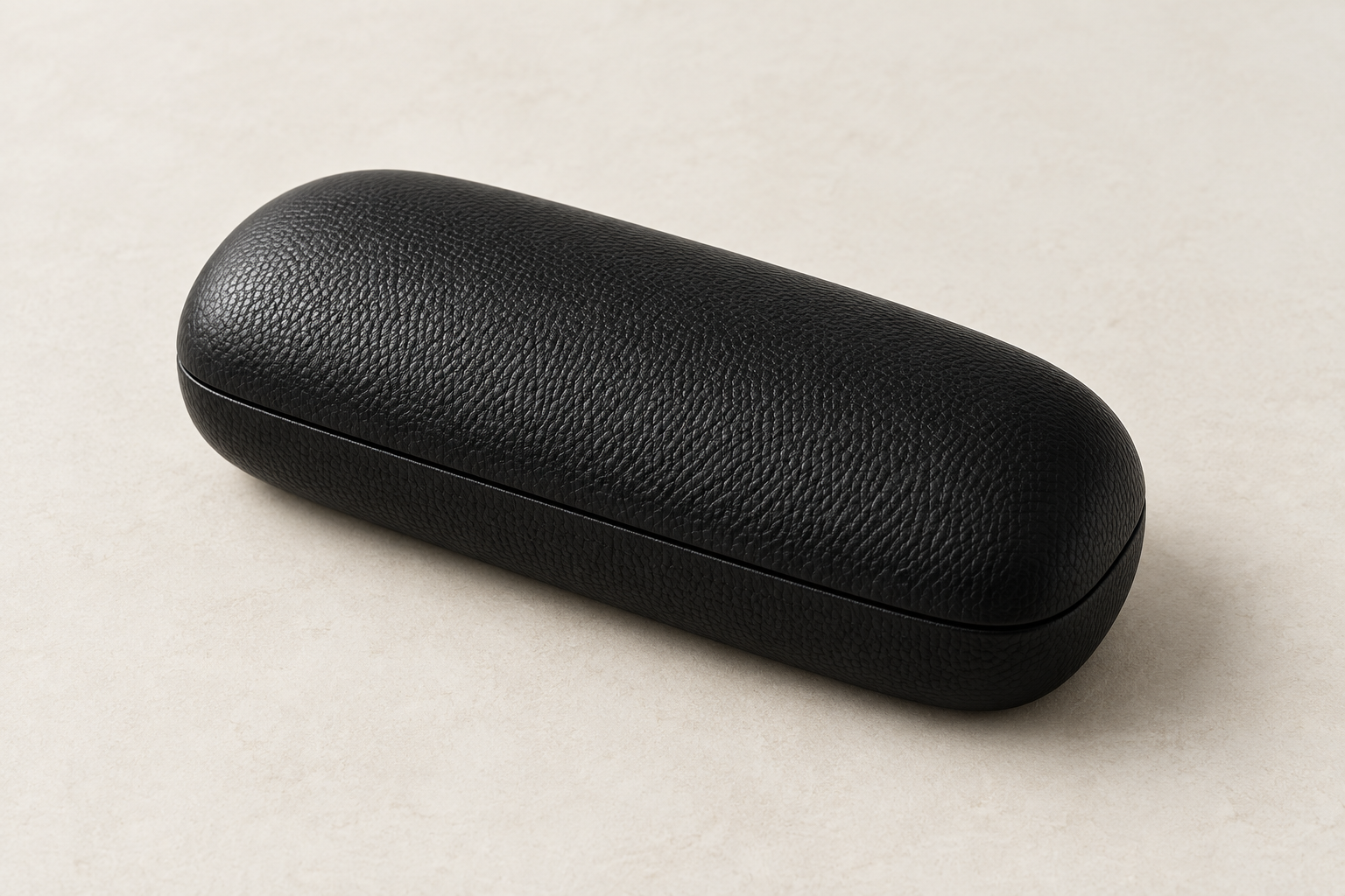 The Eyewear Case concept in Onyx